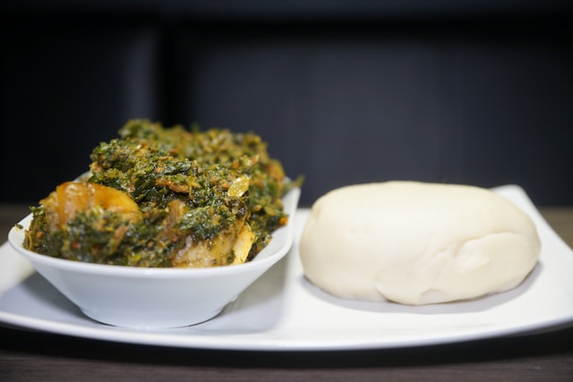 What does fufu taste like