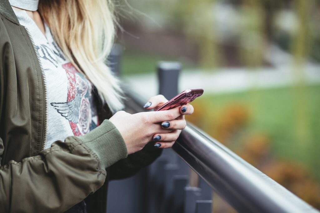 What happens when you send a text and it turns green?