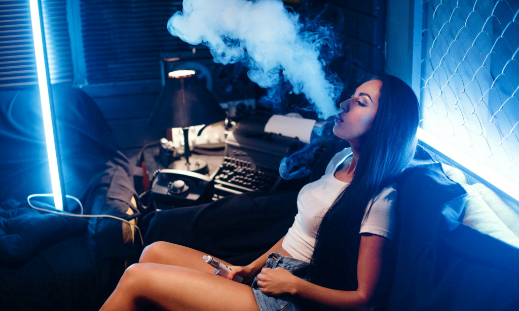 How long does the vape smoke stay in the air in a room?