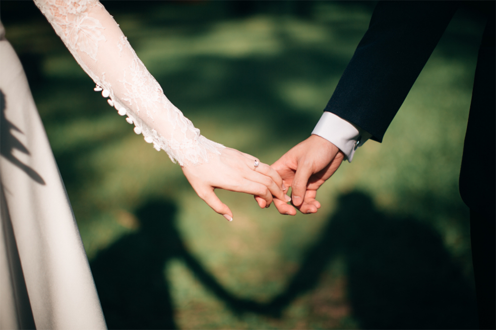Can non blood related step siblings marry?