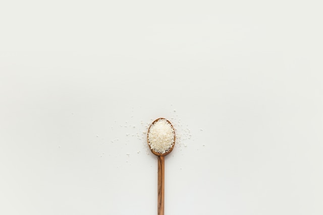 What does salt do to maggots?