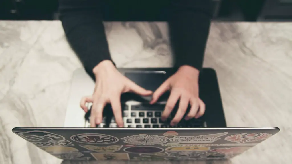 What is the difference between sp sp2 and sp3 carbon?