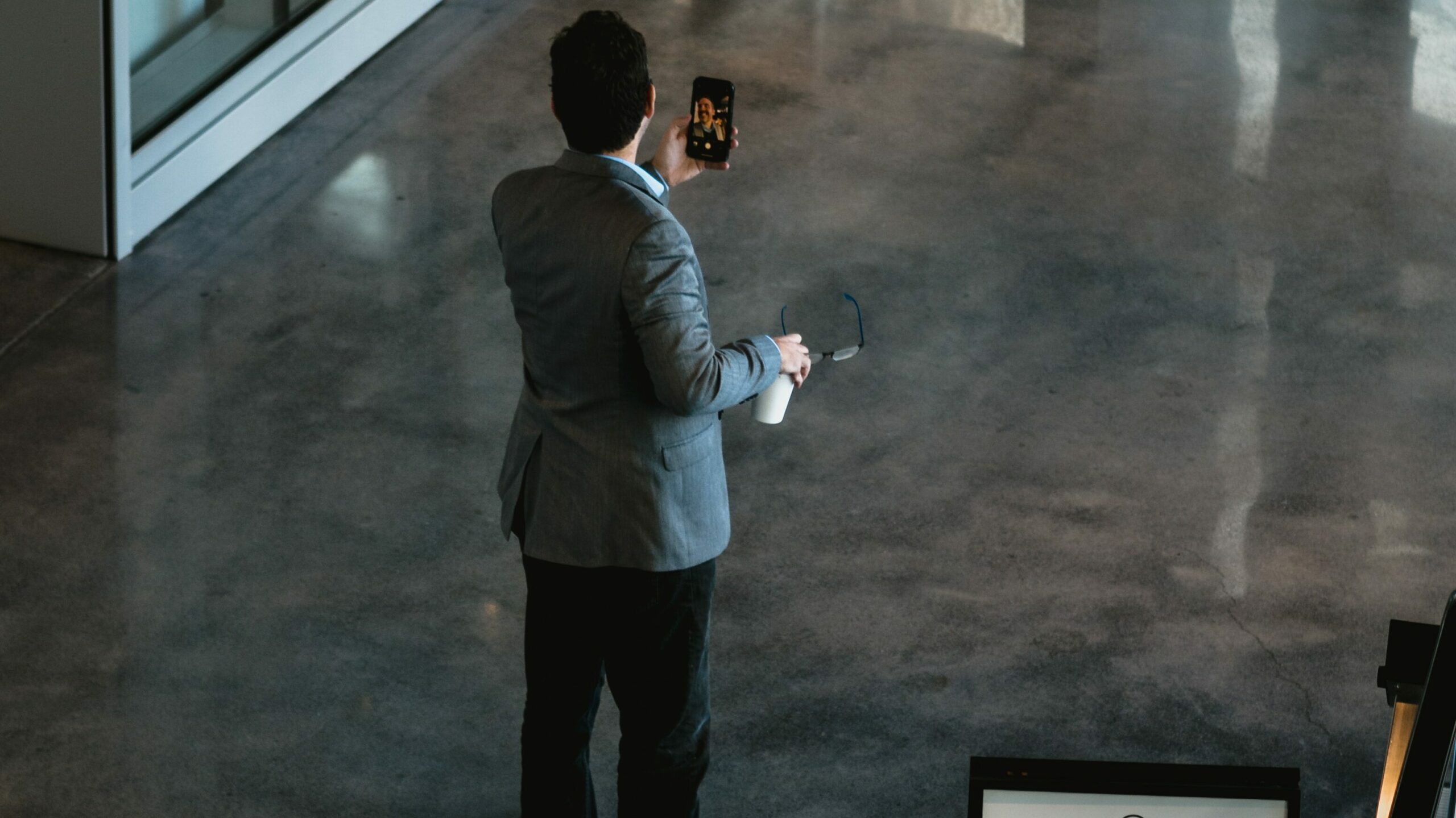 Can you screen share hulu on facetime?
