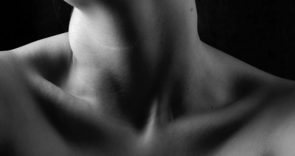 Why are Collarbones so attractive?