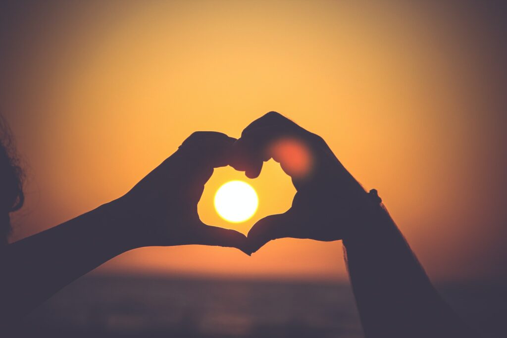 Is saying i love you too early a red flag
