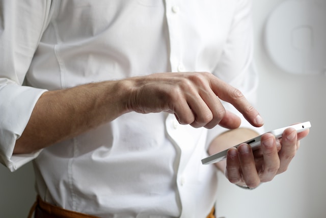 What type of phone can't be tracked?