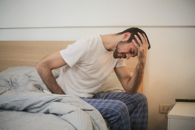 Can sitting for long periods cause testicular pain?
