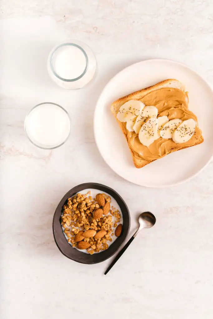 How many calories in a slice of toast and peanut butter