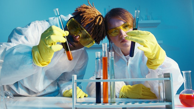 Is vinegar a polar molecule