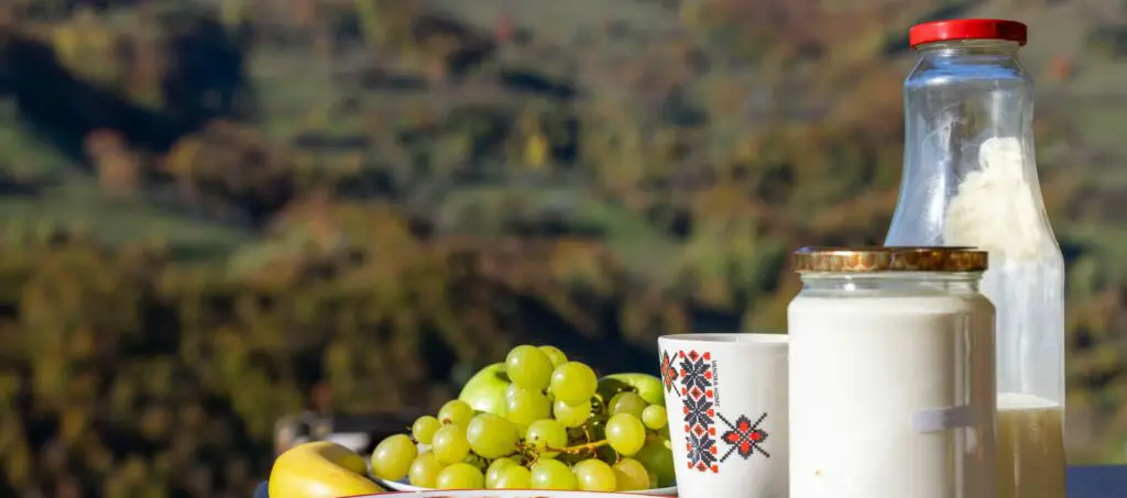 Can i mix grapes with milk