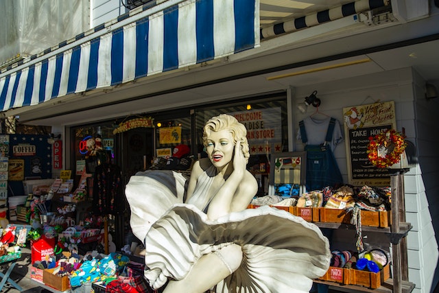 What is Marilyn Monroe's beauty mark real?