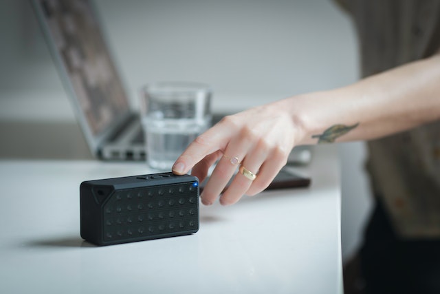 roku wireless speakers vs soundbar