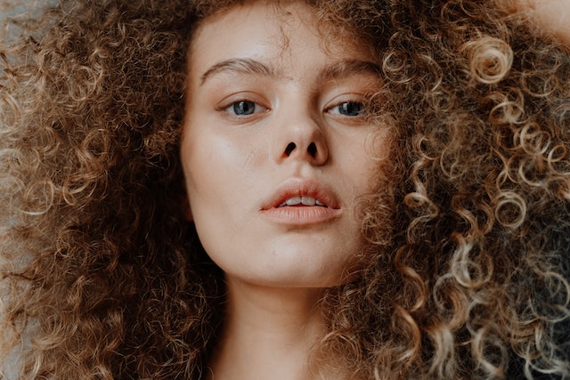 What does it mean if my hair is curly when wet but straight when dry?