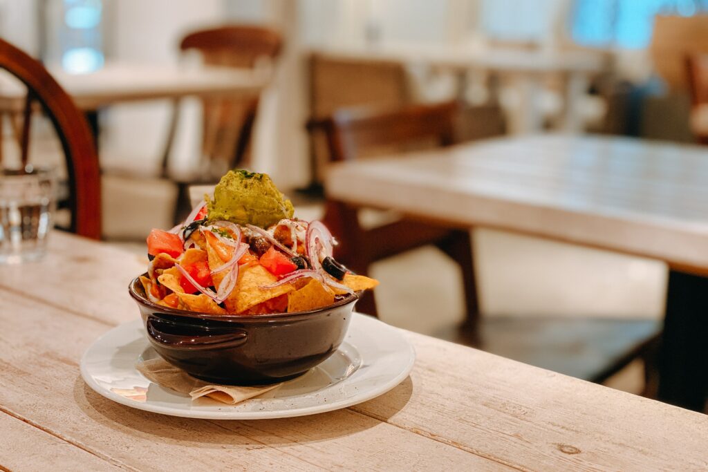 How do restaurants stop guacamole from turning brown