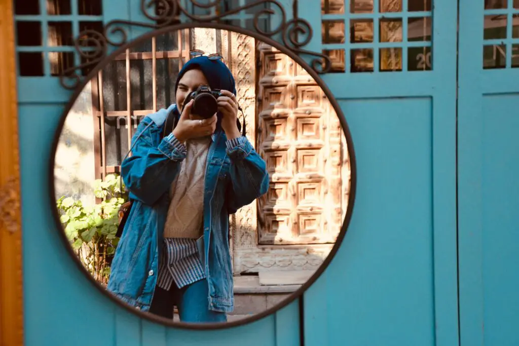 Is what you look like in the mirror accurate? Gek Buzz