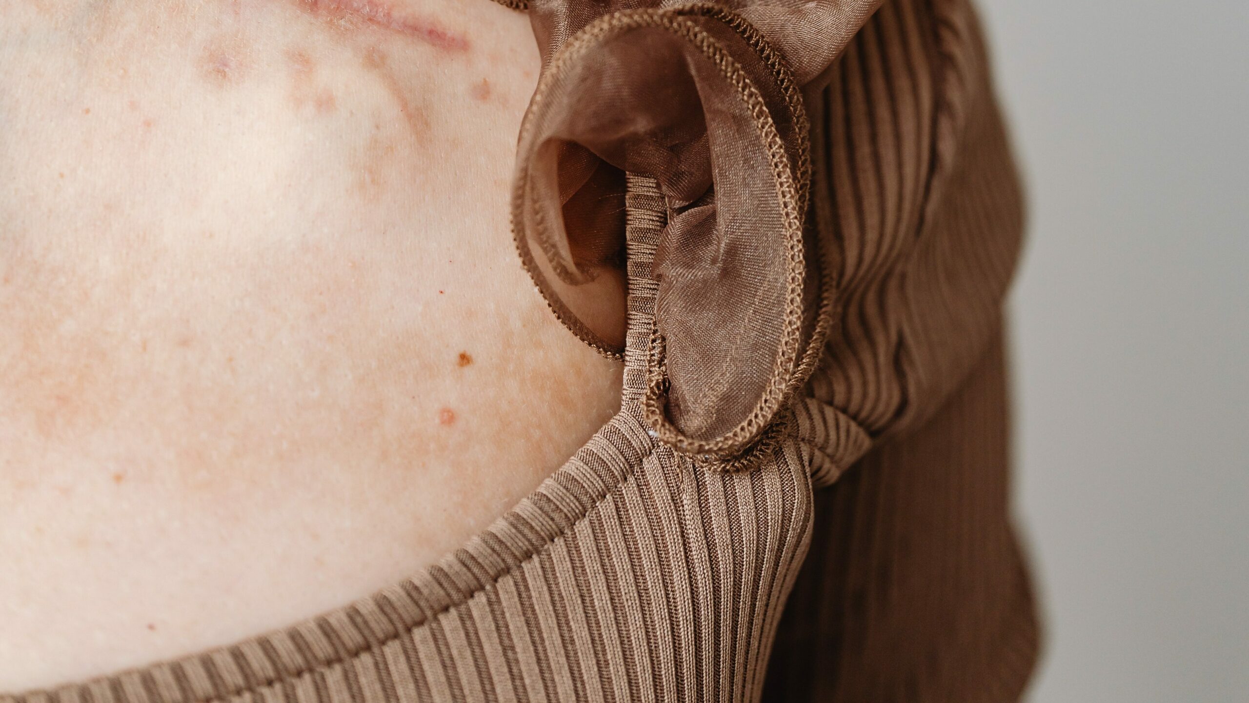 What happens if you pick a wart and it bleeds?