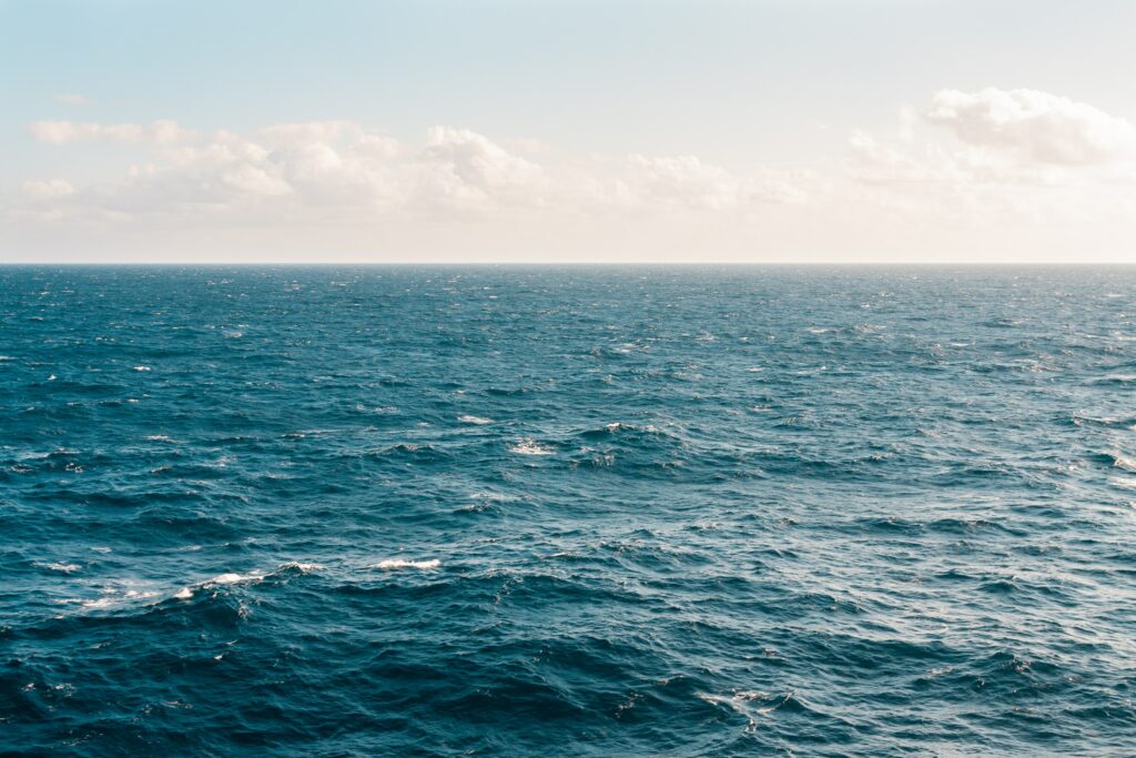 What does ocean water do to your hair