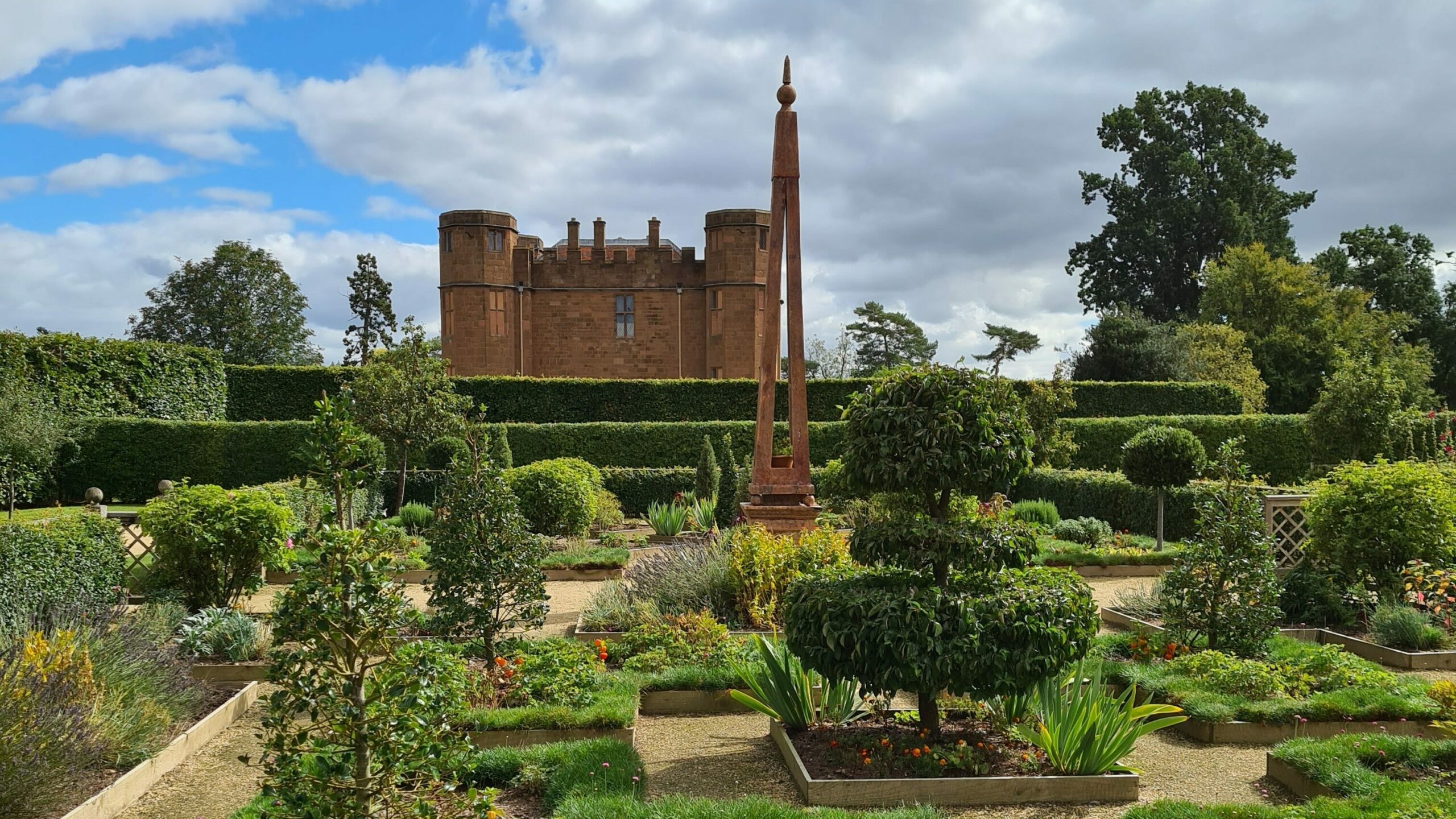 How many castles are in england