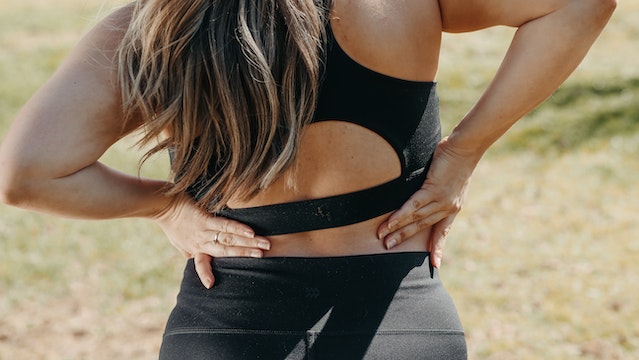 Can trapped gas cause back pain?