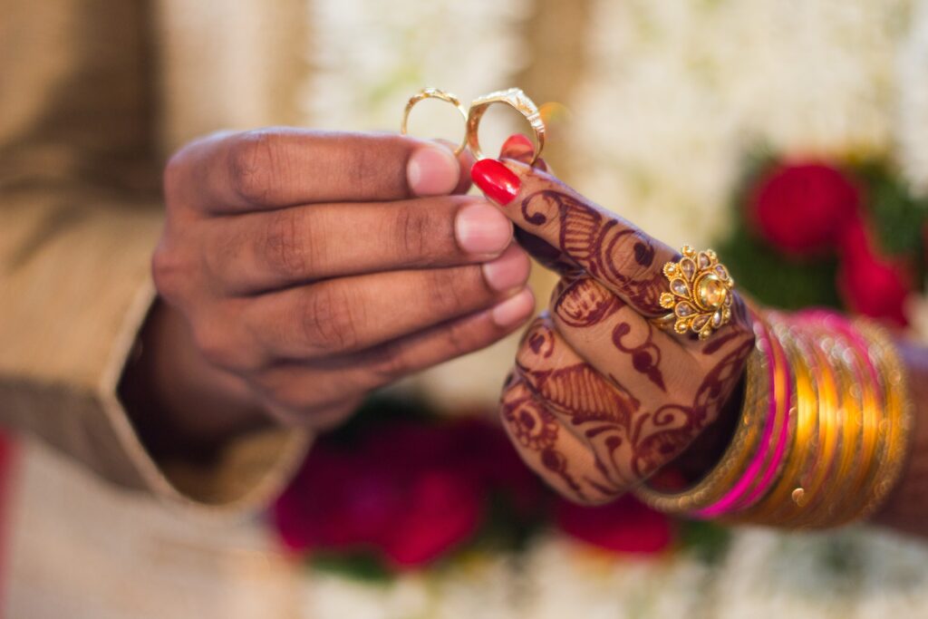What percentage of marriages last 25 years or more?