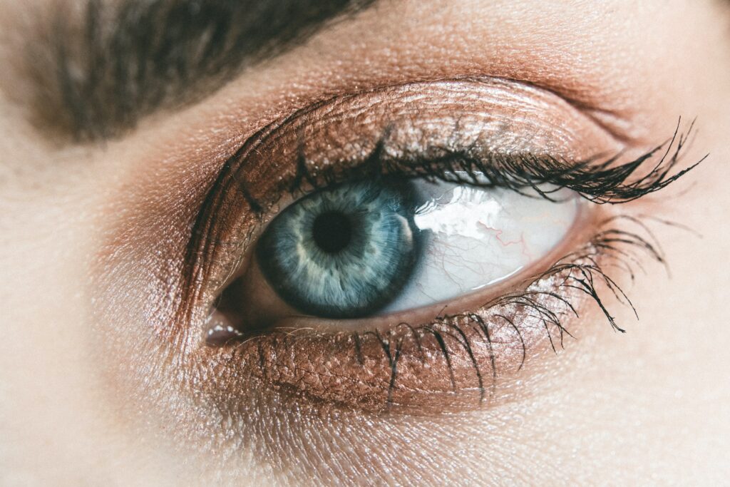 Can you lighten your eye color?