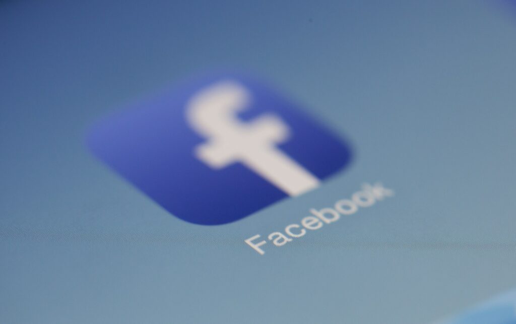 Can i set up a fake facebook account