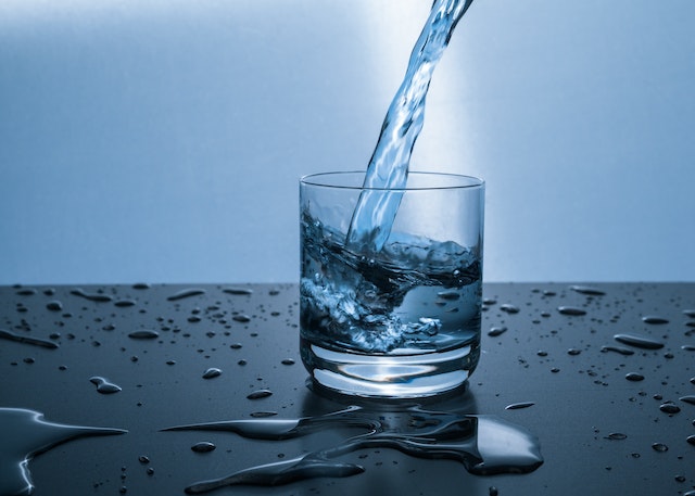 Does hot or cold water open pores