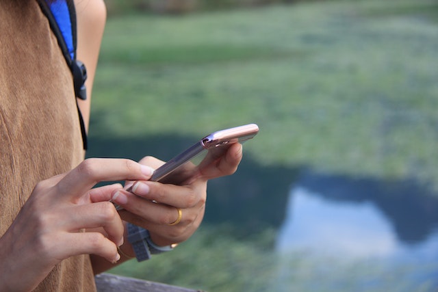 Does texting use data?