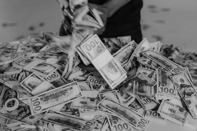 How big is a bundle of 100 dollar bills?