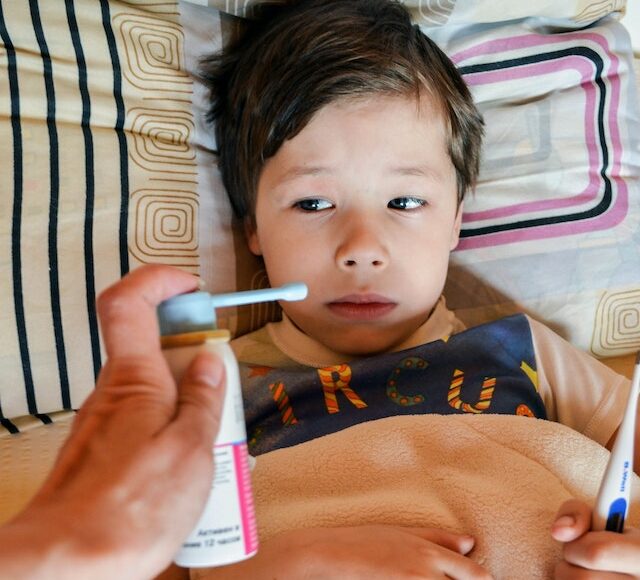Which is better for sore throat tylenol or ibuprofen