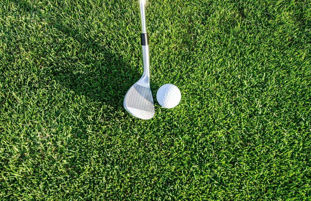 What percentage of golfers actually break 90