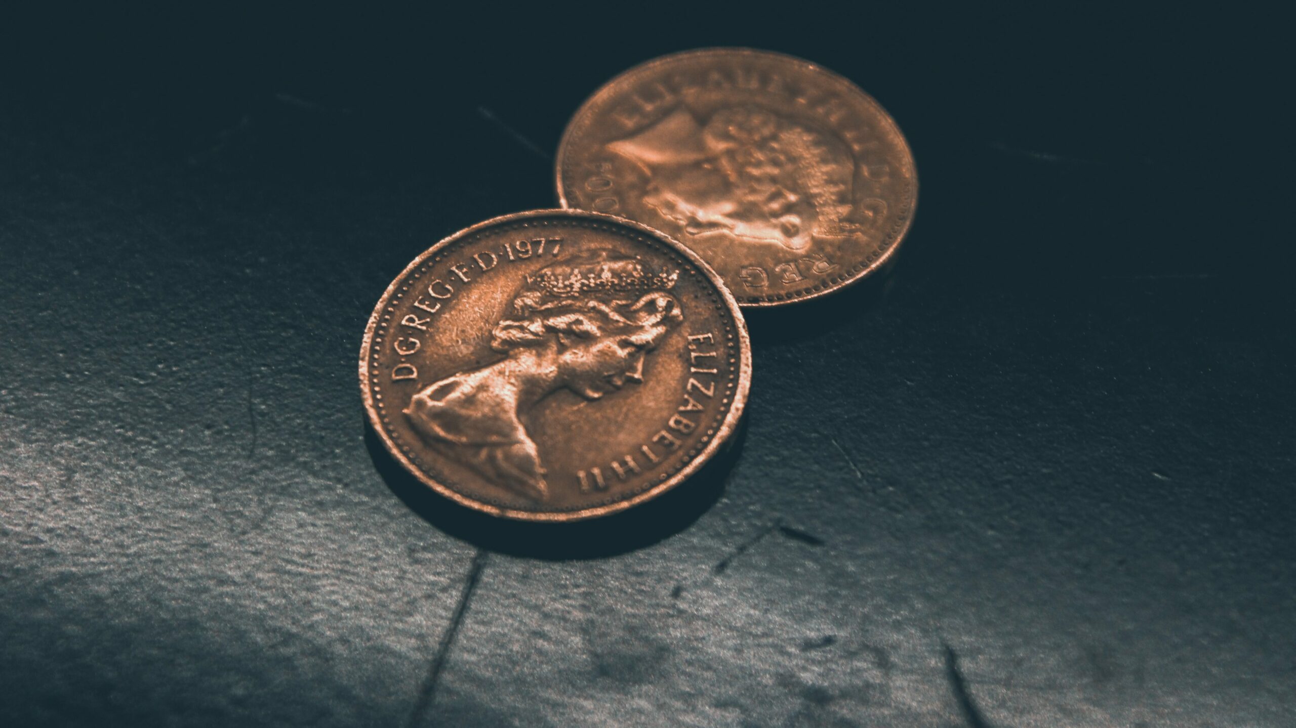 How heavy is 1000 worth of pennies