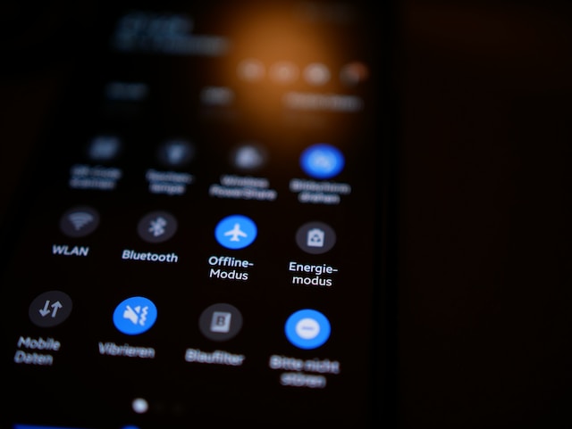 Does airplane mode turn off location?
