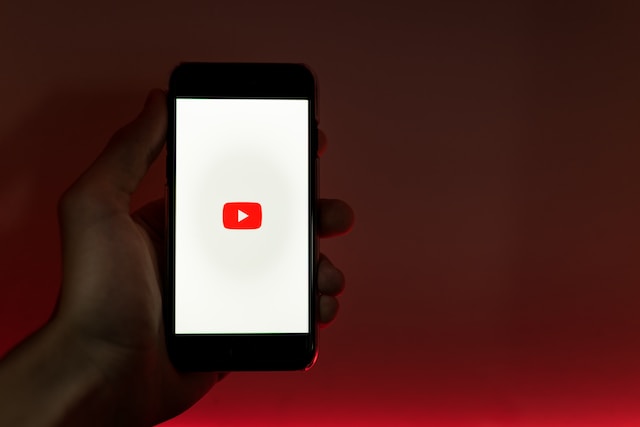 Who has a Youtube diamond play button?