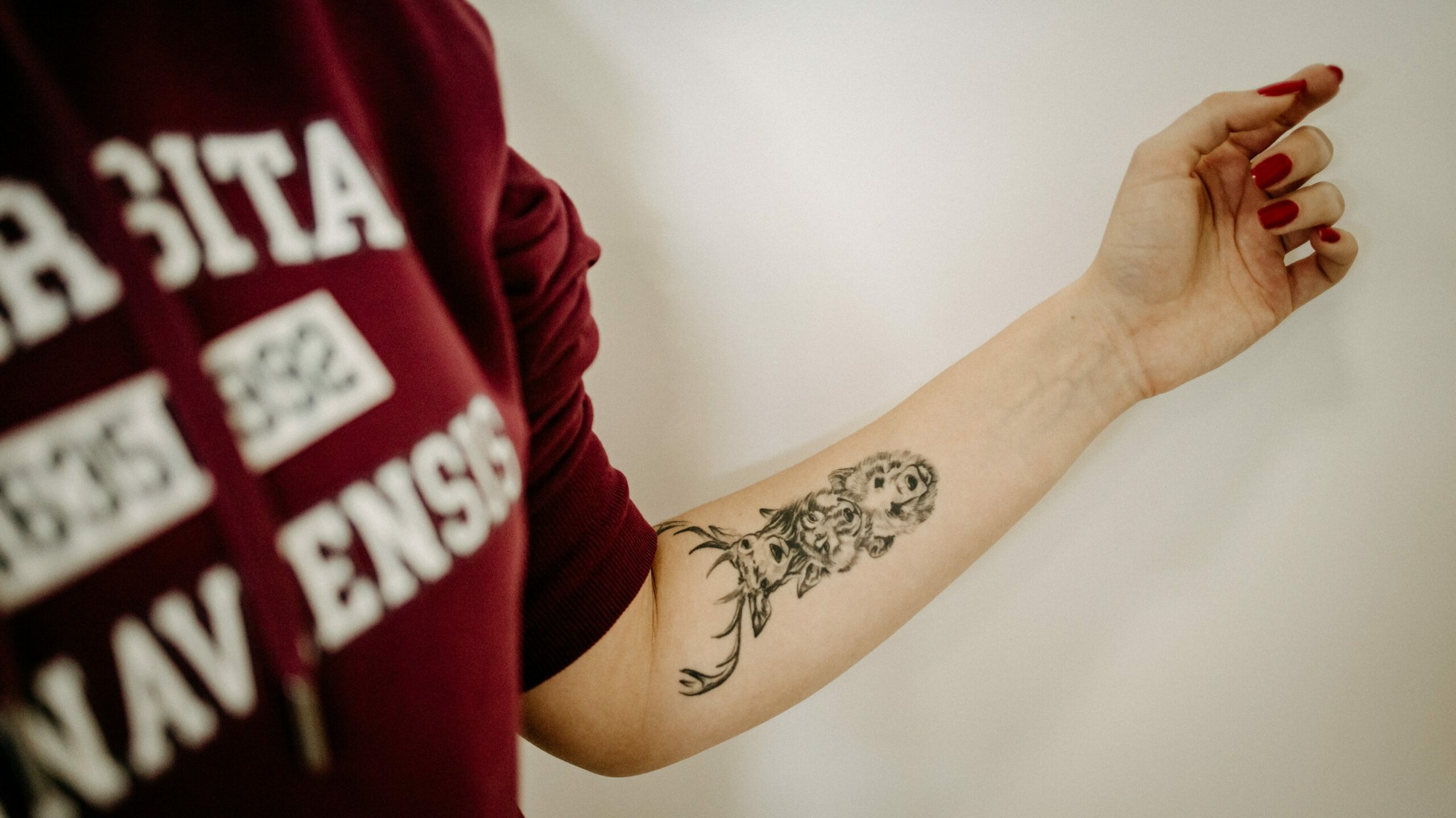 What does a knife tattoo symbolize? Gek Buzz