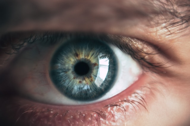 Can brown eyes and blue eyes make green eyes?