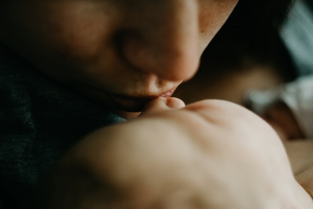 What does kiss mean in the nose?